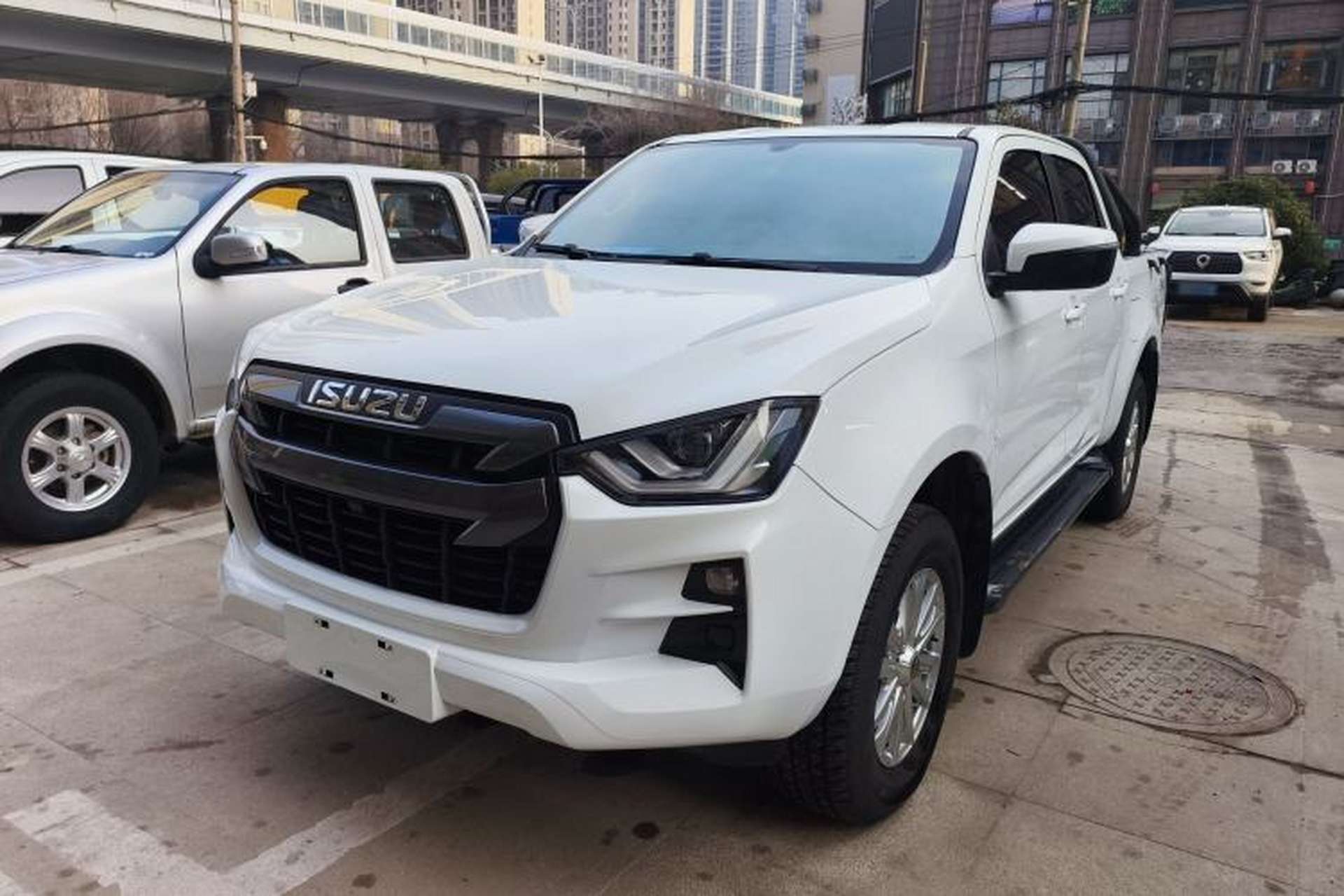Used Isuzu D-MAX 2023 2.5T Automatic Two-Wheel Drive Diesel Standard Wheelbase Lingdong Edition Exterior 5