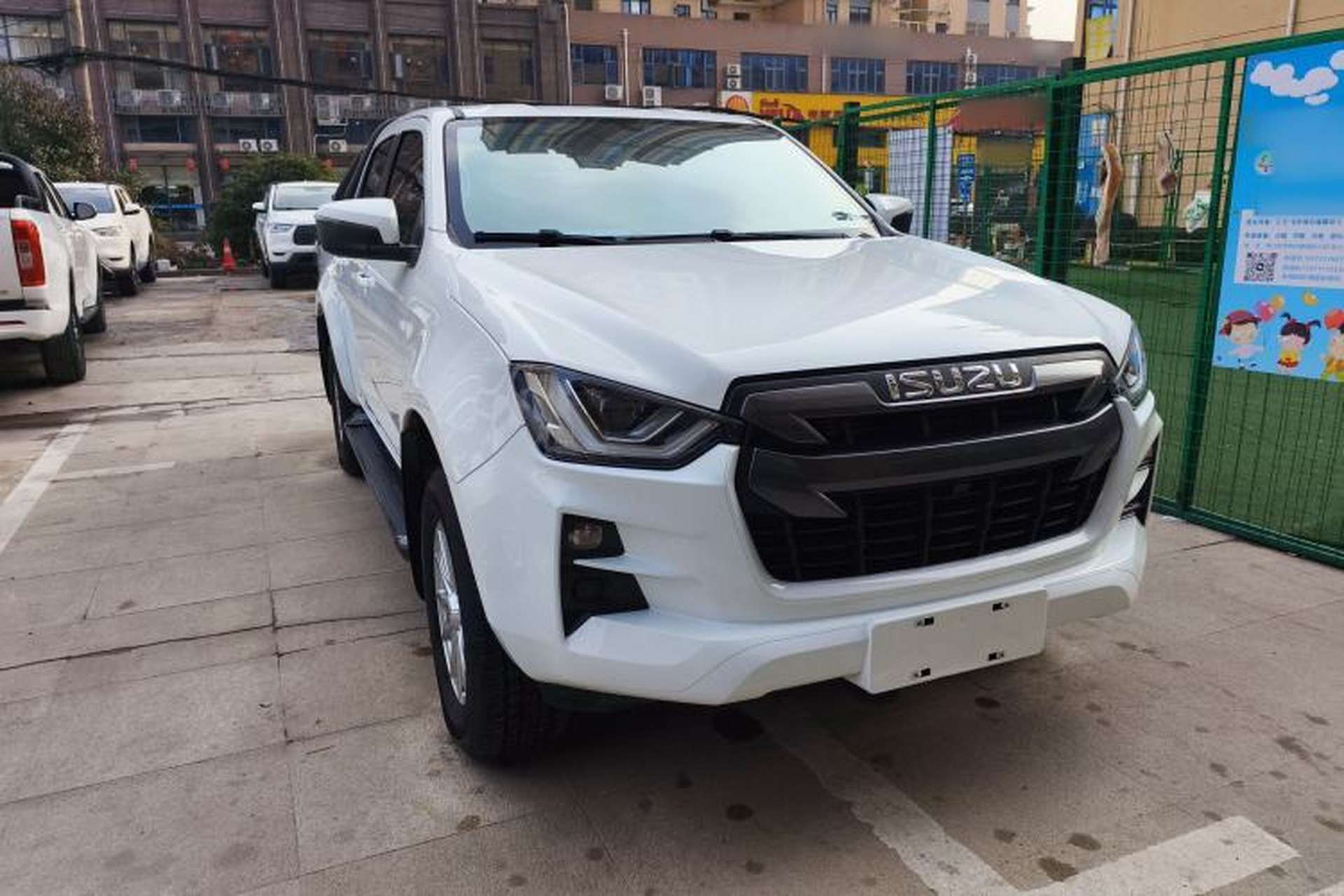 Used Isuzu D-MAX 2023 2.5T Automatic Two-Wheel Drive Diesel Standard Wheelbase Lingdong Edition Exterior 6