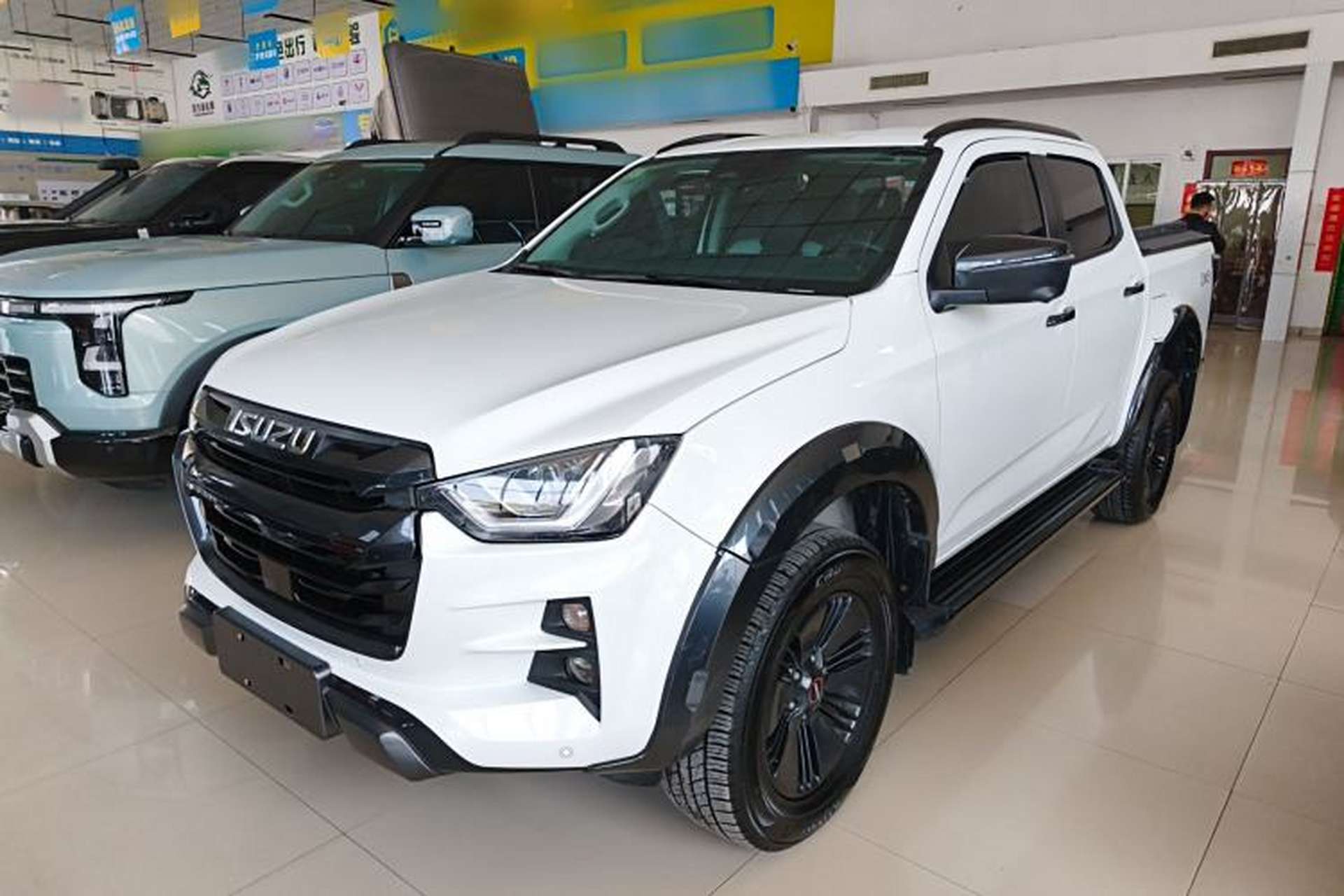 Used Isuzu D-MAX 2023 1.9T Automatic All-Wheel Drive V-CROSS Flagship Edition Front Left 45 Deg