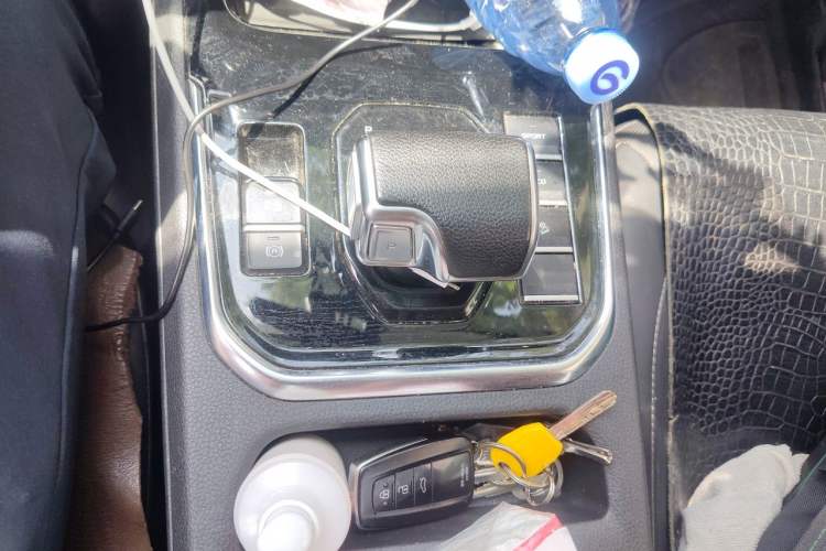 Used Isuzu D-MAX 2023 2.5T Automatic 4x4 Diesel Flagship Long Wheelbase Model Gear Lever