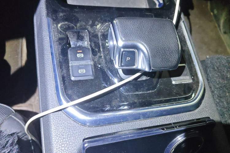Used Isuzu D-MAX 2023 2.5T Automatic 4x4 Diesel Flagship Version Standard Wheelbase Gear Lever