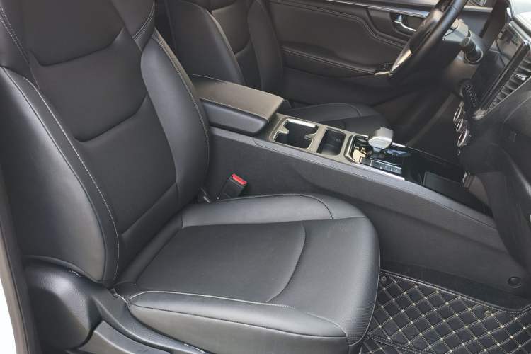 Used Isuzu D-MAX 2023 2.5T Automatic Two-Wheel Drive Diesel Standard Wheelbase Lingdong Edition Interior 5