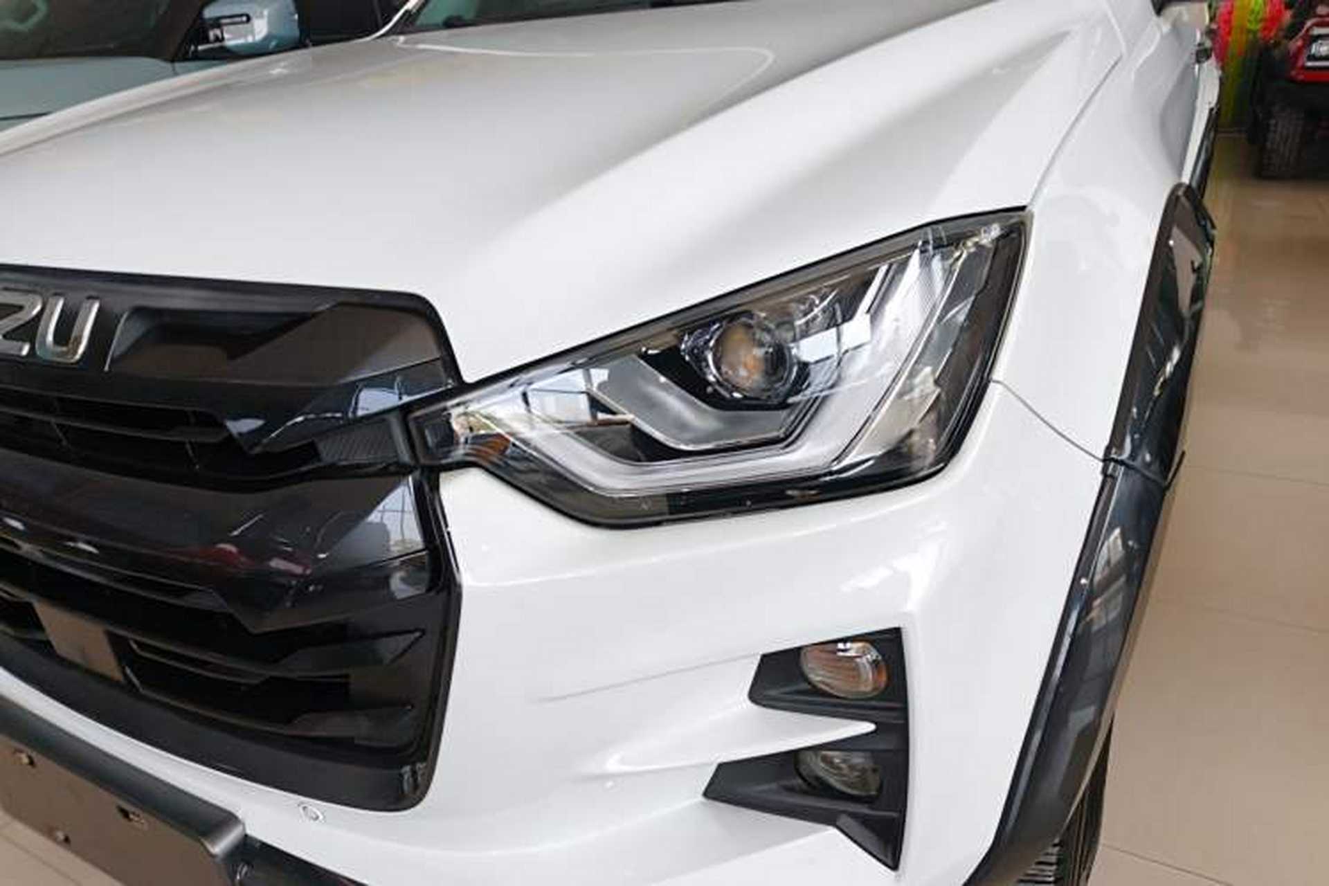Used Isuzu D-MAX 2023 1.9T Automatic All-Wheel Drive V-CROSS Flagship Edition Left Front Headlight