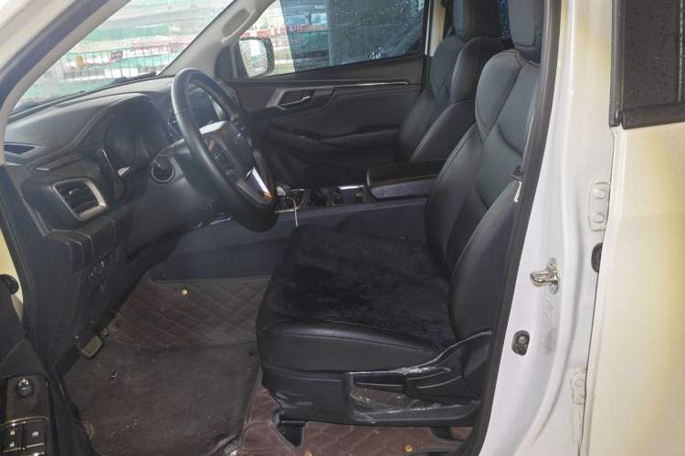 Used Isuzu D-MAX 2023 2.5T Automatic 4x4 Diesel Flagship Version Standard Wheelbase Left Front Seat