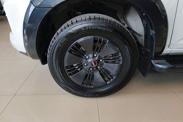 Used Isuzu D-MAX 2023 1.9T Automatic All-Wheel Drive V-CROSS Flagship Edition Left Front Wheel Hub