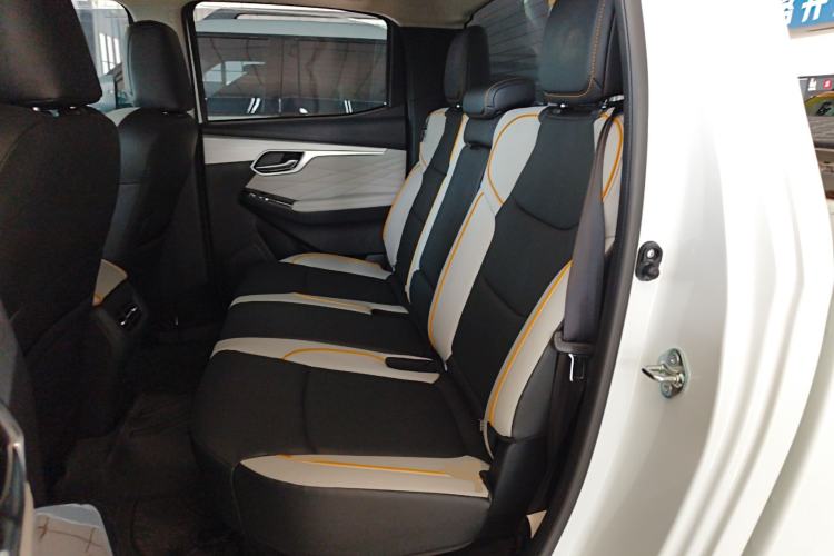 Used Isuzu D-MAX 2023 1.9T Automatic All-Wheel Drive V-CROSS Flagship Edition Left Rear Seat