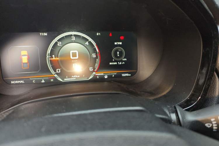 Used Isuzu D-MAX 2023 2.5T Automatic Two-Wheel Drive Diesel Standard Wheelbase Lingdong Edition Odometer Close Up