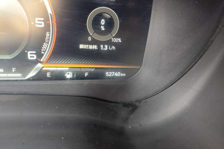 Used Isuzu D-MAX 2023 2.5T Automatic 4x4 Diesel Flagship Long Wheelbase Model Odometer Close Up