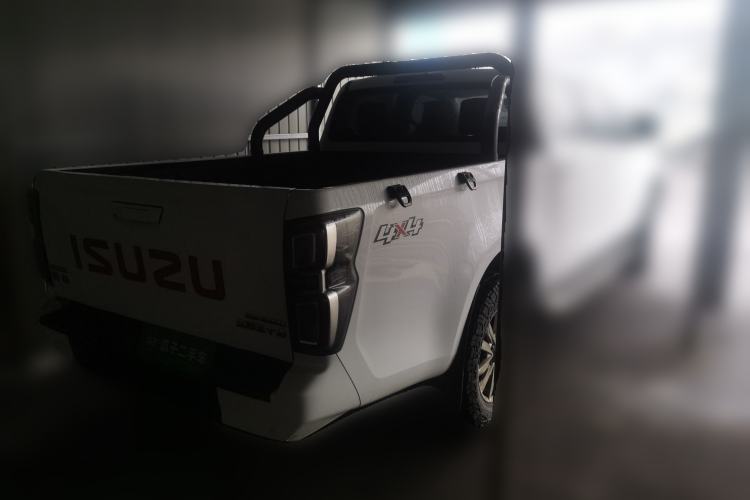 Used Isuzu D-MAX 2023 2.5T Manual 4x4 Diesel Flagship Long Wheelbase Rear Right 45 Deg