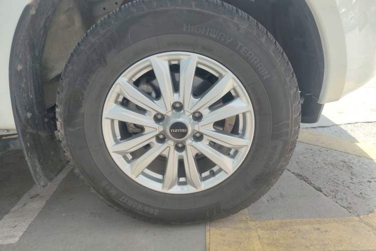 Used Isuzu D-MAX 2023 2.5T Automatic 4x4 Diesel Flagship Long Wheelbase Model Right Front Wheel Hub