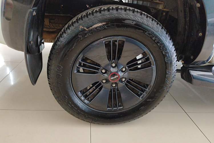 Used Isuzu D-MAX 2023 1.9T Automatic All-Wheel Drive V-CROSS Flagship Edition Right Rear Wheel Hub