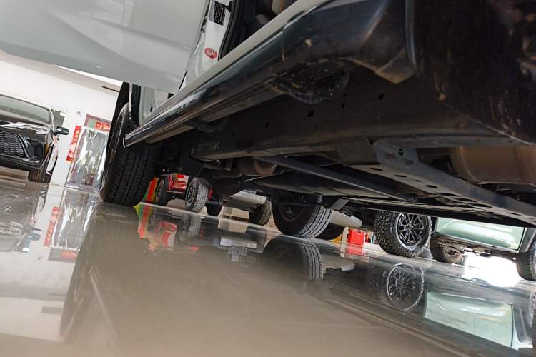 Used Isuzu D-MAX 2023 1.9T Automatic All-Wheel Drive V-CROSS Flagship Edition Right Side Sill