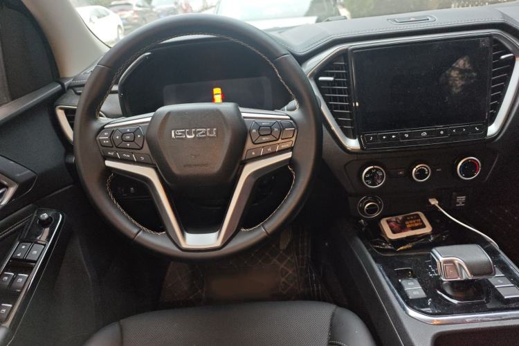 Used Isuzu D-MAX 2023 2.5T Automatic Two-Wheel Drive Diesel Standard Wheelbase Lingdong Edition Steering Wheel