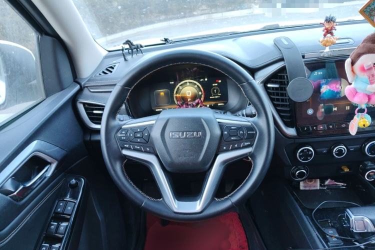 Used Isuzu D-MAX 2023 2.5T Automatic 4x4 Diesel Flagship Long Wheelbase Model Steering Wheel