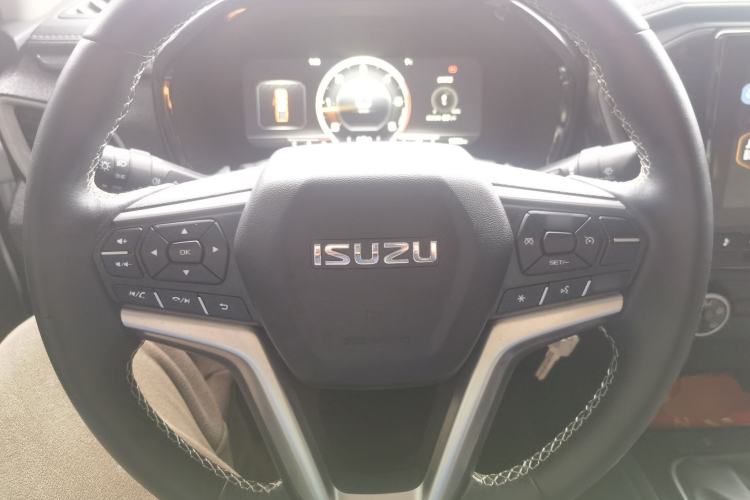 Used Isuzu D-MAX 2023 2.5T Manual 4x4 Diesel Flagship Long Wheelbase Steering Wheel