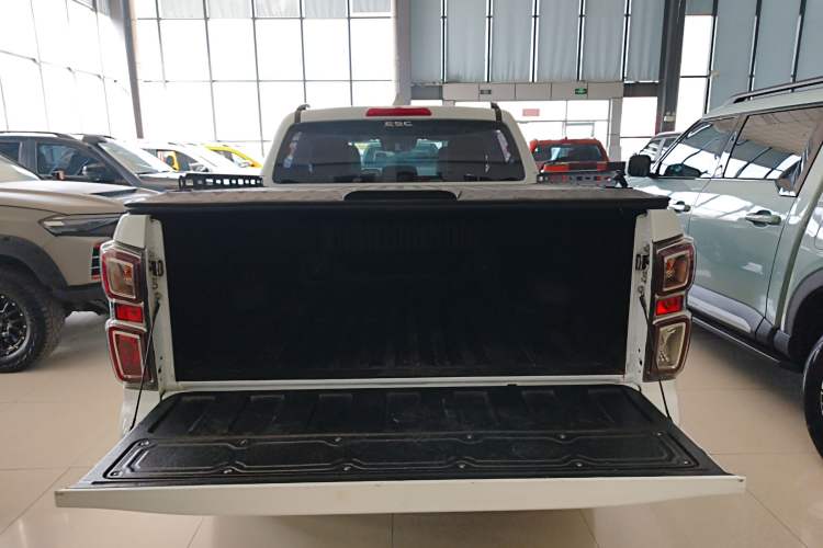 Used Isuzu D-MAX 2023 1.9T Automatic All-Wheel Drive V-CROSS Flagship Edition Trunk