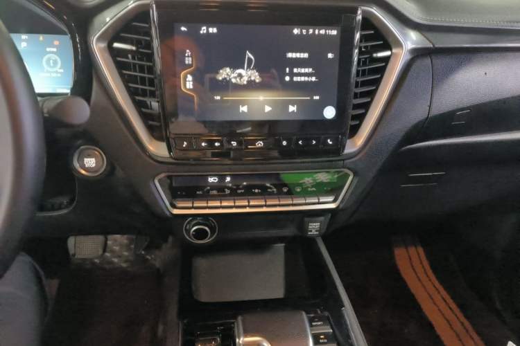 Used Isuzu D-MAX 2024 2.5T Automatic 4x4 Diesel LinkedIn Edition Audio And AC Panel