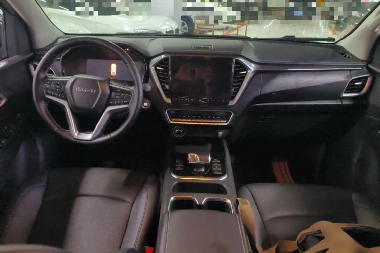 Used Isuzu D-MAX 2024 2.5T Automatic 4x4 Diesel LinkedIn Edition Center Console