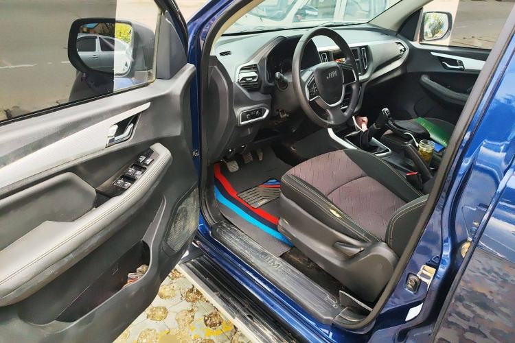 Used Isuzu JLM 2022 2.8T Classic Diesel Two-Wheel Drive Comfort Version with Long Wheelbase – JE493ZLQ6E Driver Seat