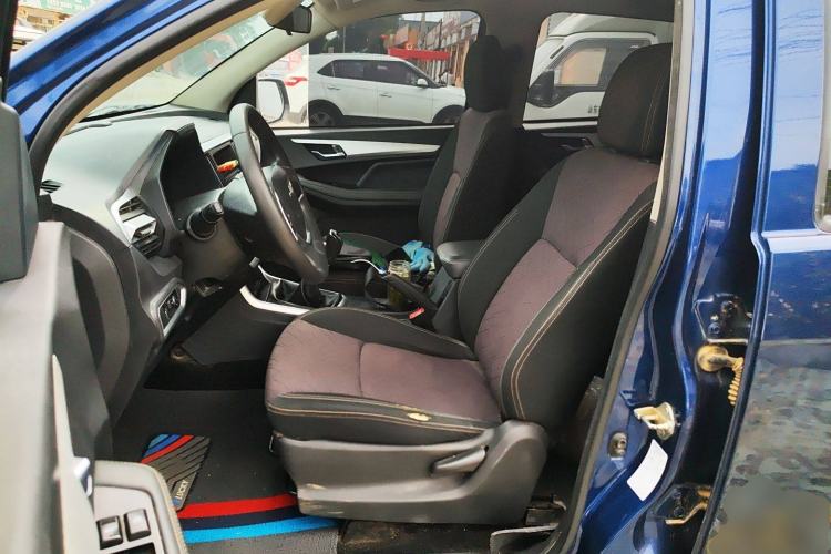 Used Isuzu JLM 2022 2.8T Classic Diesel Two-Wheel Drive Comfort Version with Long Wheelbase – JE493ZLQ6E Left Front Seat
