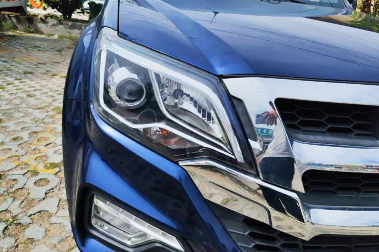 Used Isuzu JLM 2022 2.8T Classic Diesel Two-Wheel Drive Comfort Version with Long Wheelbase – JE493ZLQ6E Right Front Headlight