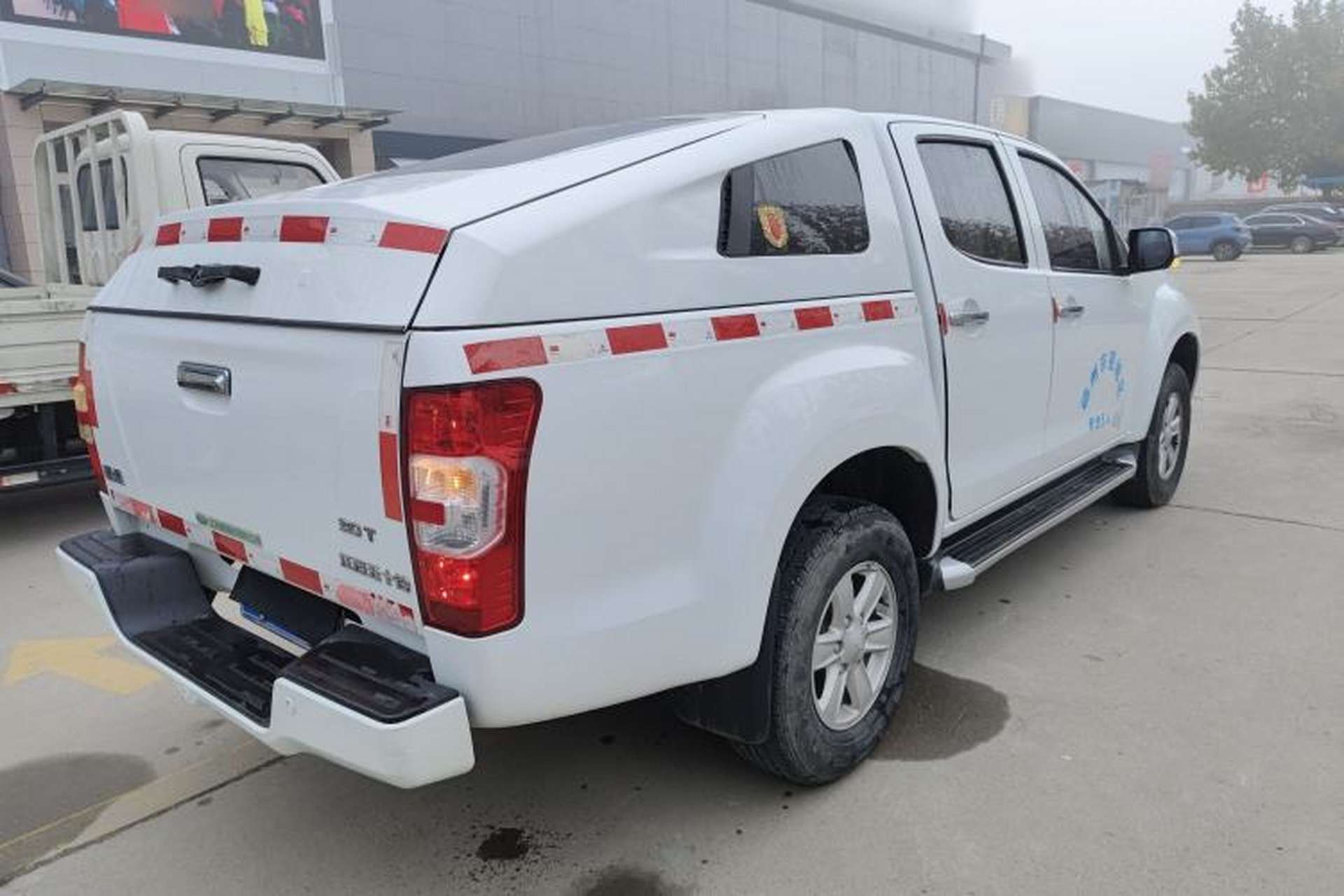 Used Isuzu JLM 2017 2.0T Two-Wheel Drive Luxury Version 4K21D4T Exterior 5