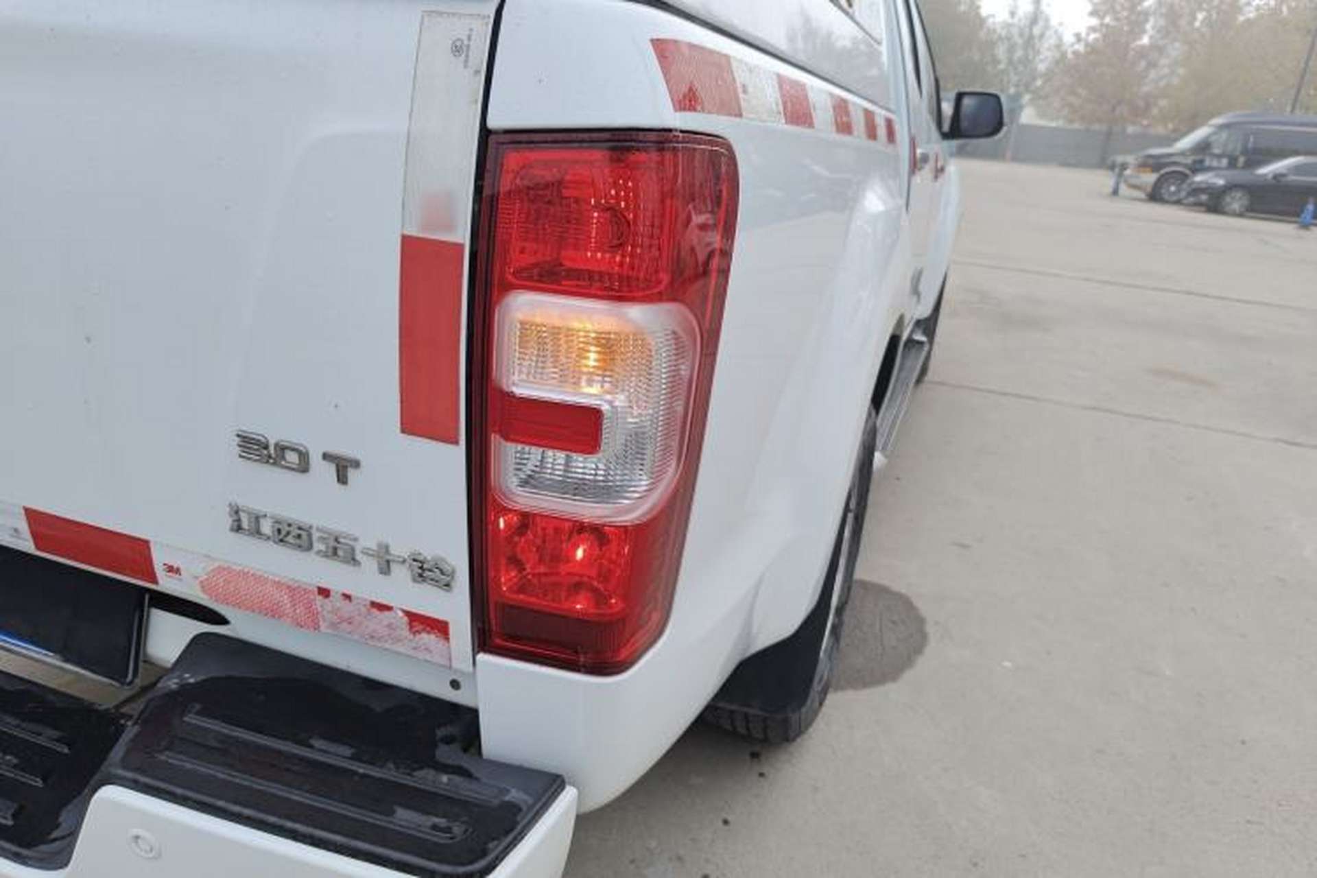 Used Isuzu JLM 2017 2.0T Two-Wheel Drive Luxury Version 4K21D4T Exterior 6