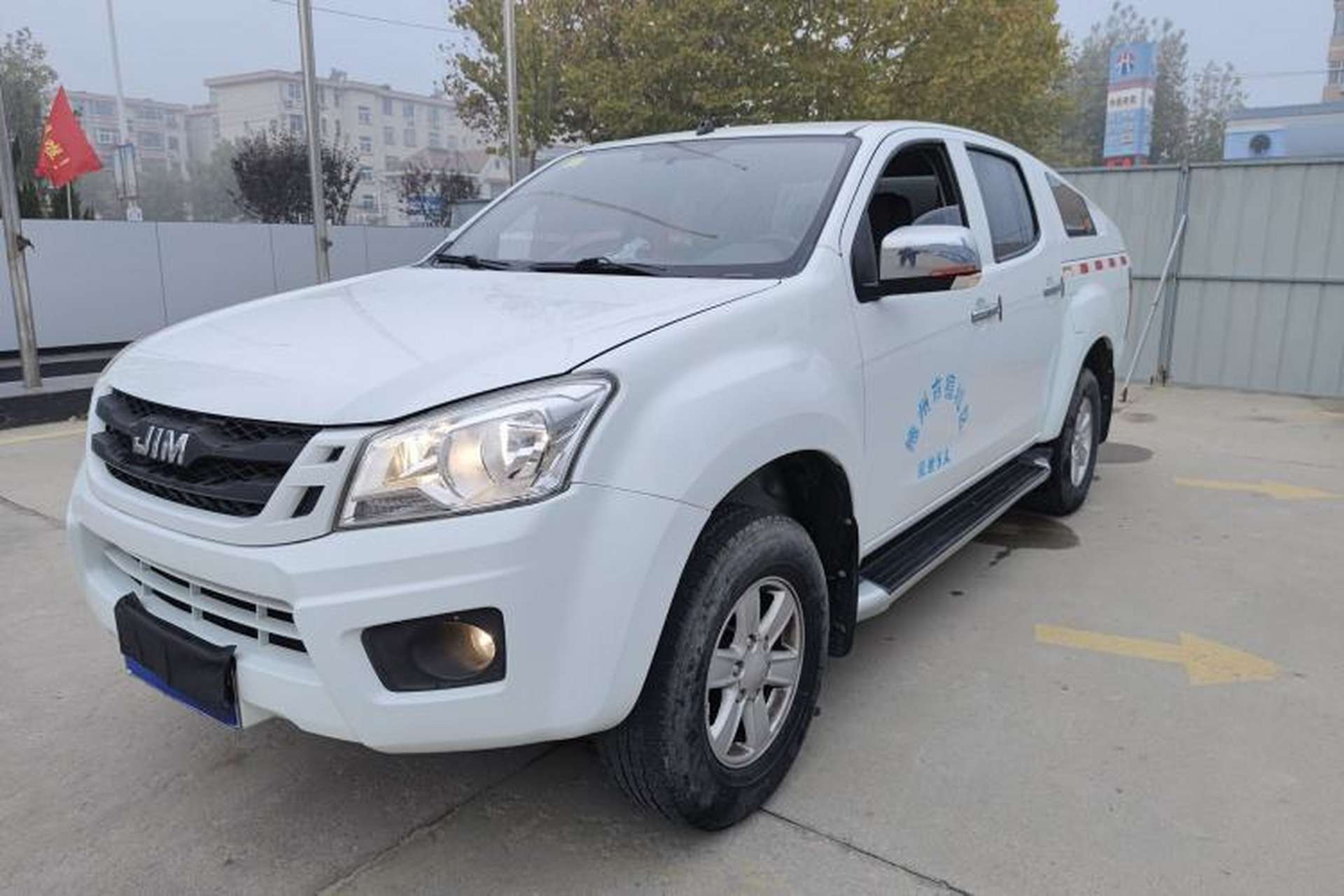 Used Isuzu JLM 2017 2.0T Two-Wheel Drive Luxury Version 4K21D4T Front Left 45 Deg
