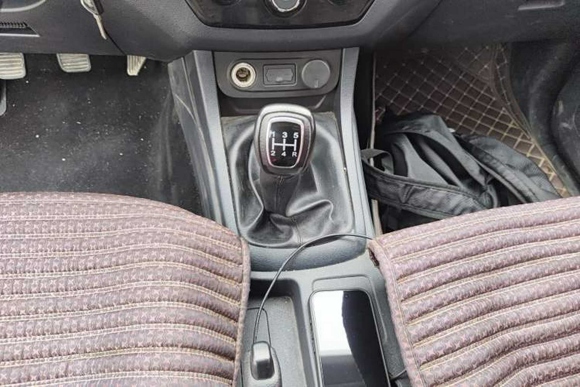 Used Isuzu JLM 2017 2.0T Two-Wheel Drive Luxury Version 4K21D4T Gear Lever