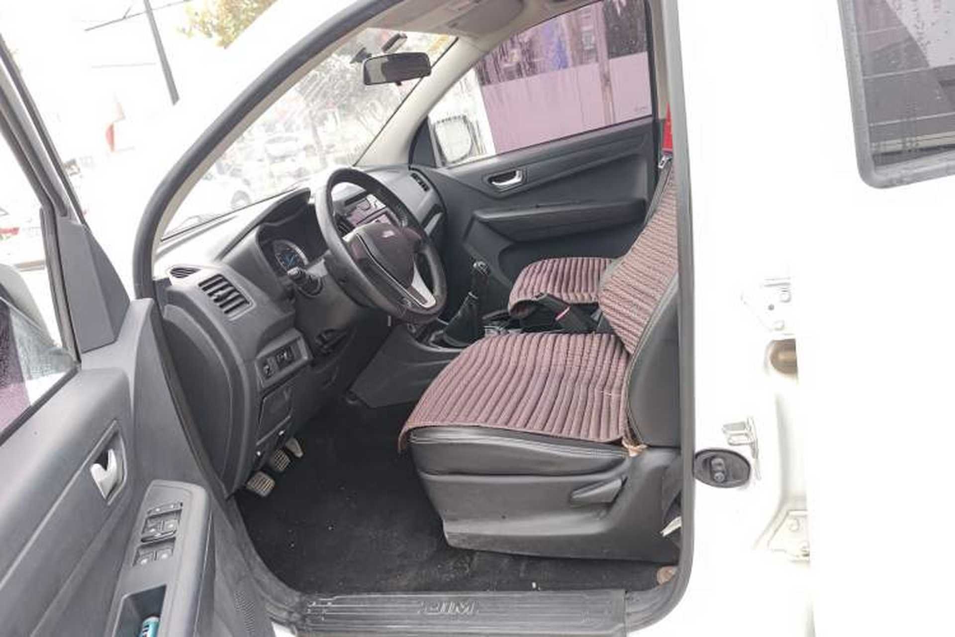 Used Isuzu JLM 2017 2.0T Two-Wheel Drive Luxury Version 4K21D4T Left Front Seat