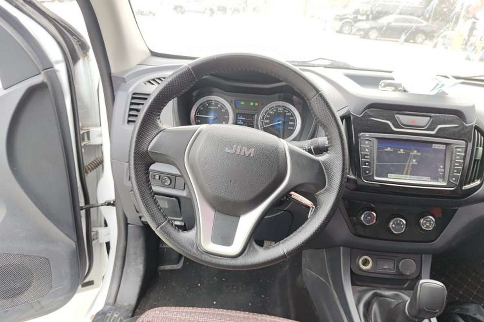 Used Isuzu JLM 2017 2.0T Two-Wheel Drive Luxury Version 4K21D4T Steering Wheel