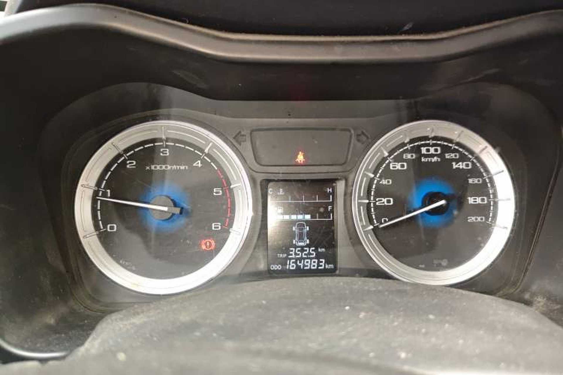 Used Isuzu JLM 2016 2.8T Two-Wheel Drive Luxury Version JE493ZLQ4CA Instrument Cluster