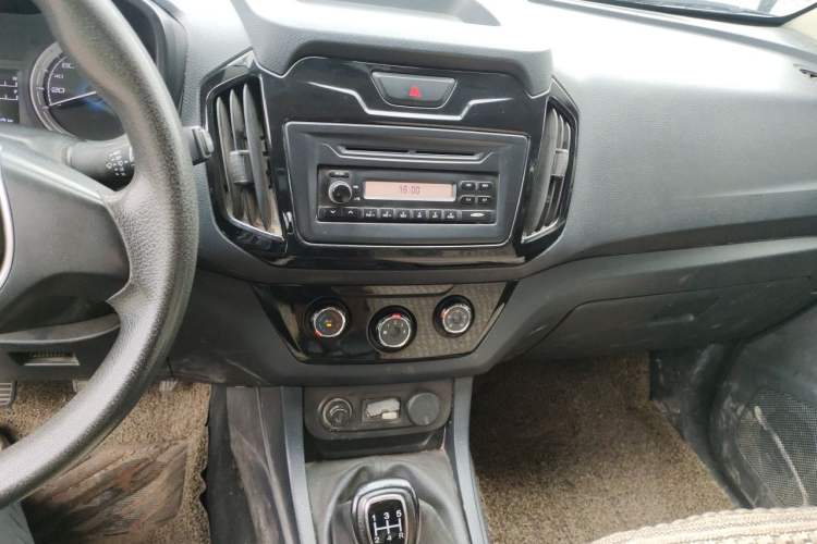 Used Isuzu JLM 2016 2.8T Two-Wheel Drive Luxury Version JE493ZLQ4CA Audio And AC Panel