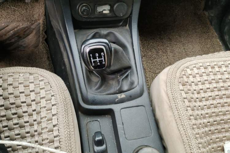 Used Isuzu JLM 2016 2.8T Two-Wheel Drive Luxury Version JE493ZLQ4CA Gear Lever