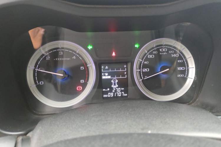 Used Isuzu JLM 2016 2.8T Two-Wheel Drive Luxury Version JE493ZLQ4CA Instrument Cluster