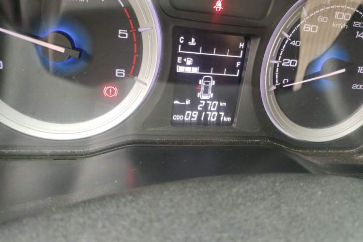 Used Isuzu JLM 2016 2.8T Two-Wheel Drive Luxury Version JE493ZLQ4CA Odometer Close Up