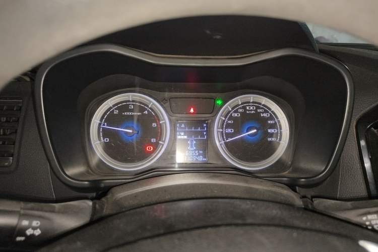 Used Isuzu JLM 2016 2.8T Two-Wheel Drive Extended Cargo Bed Luxury Version JE493ZLQ4CA Instrument Cluster