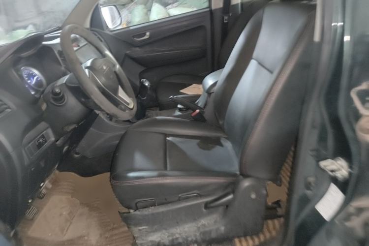 Used Isuzu JLM 2016 2.8T Two-Wheel Drive Extended Cargo Bed Luxury Version JE493ZLQ4CA Left Front Seat