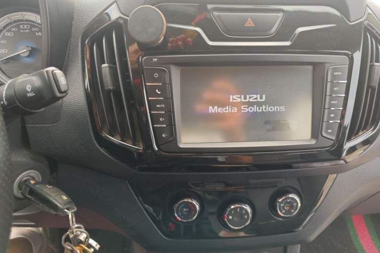 Used Isuzu JLM 2016 2.8T Two-Wheel Drive Ultra-Luxury Version JE493ZLQ4CA Audio And AC Panel