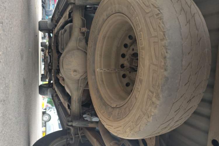 Used Isuzu JLM 2016 2.8T Two-Wheel Drive Ultra-Luxury Version JE493ZLQ4CA Chassis Rear