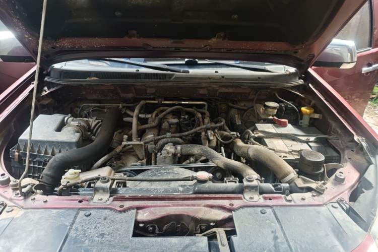 Used Isuzu JLM 2016 2.8T Two-Wheel Drive Ultra-Luxury Version JE493ZLQ4CA Engine Bay