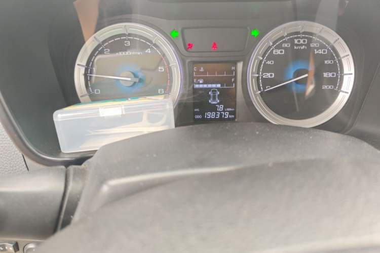 Used Isuzu JLM 2016 2.8T Two-Wheel Drive Ultra-Luxury Version JE493ZLQ4CA Odometer Close Up