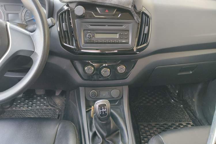 Used Isuzu JLM 2016 2.8T Two-Wheel Drive Luxury Version JE493ZLQ4CA Audio And AC Panel