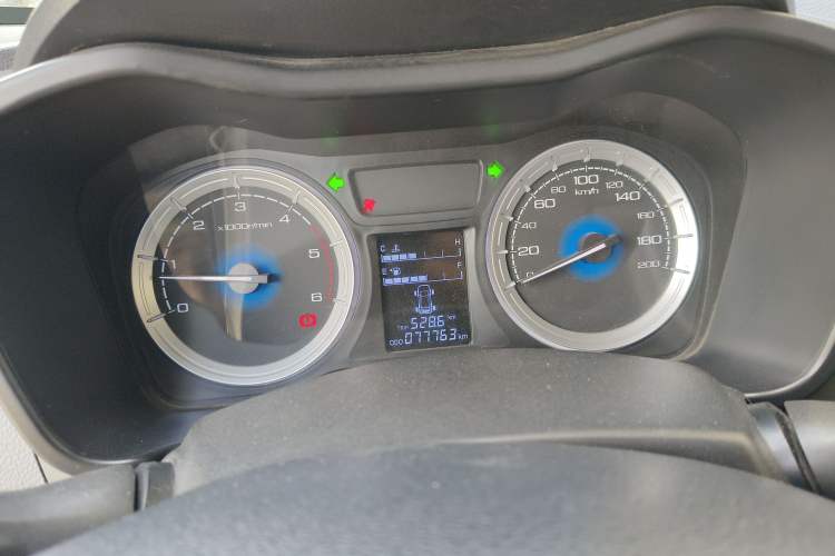 Used Isuzu JLM 2016 2.8T Two-Wheel Drive Luxury Version JE493ZLQ4CA Instrument Cluster