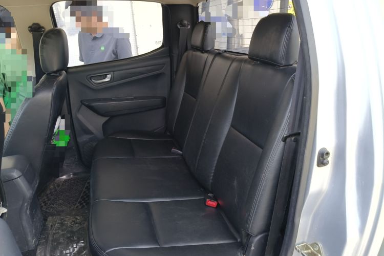 Used Isuzu JLM 2016 2.8T Two-Wheel Drive Luxury Version JE493ZLQ4CA Left Rear Seat