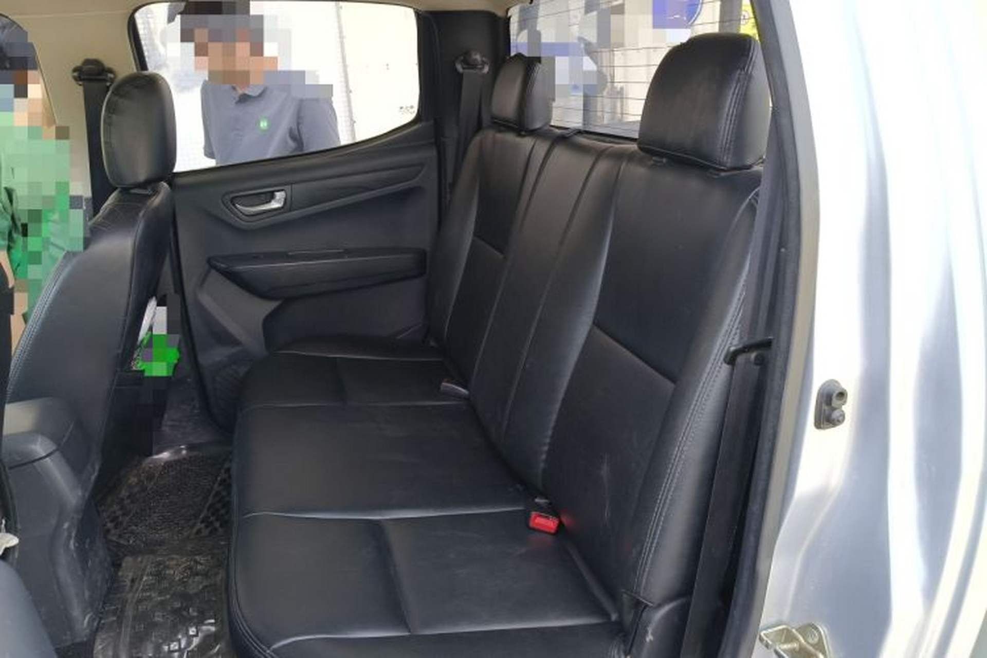 Used Isuzu JLM 2016 2.8T Two-Wheel Drive Luxury Version JE493ZLQ4CA Left Rear Seat