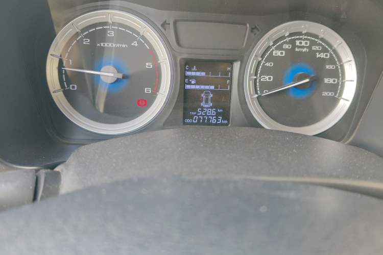 Used Isuzu JLM 2016 2.8T Two-Wheel Drive Luxury Version JE493ZLQ4CA Odometer Close Up