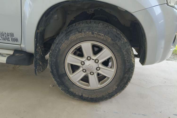 Used Isuzu JLM 2016 2.8T Two-Wheel Drive Luxury Version JE493ZLQ4CA Right Front Wheel Hub