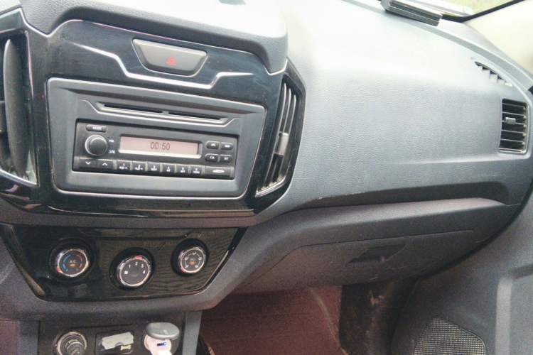 Used Isuzu JLM 2016 2.8T Four-Wheel Drive Luxury Version JE493ZLQ4CA Audio And AC Panel