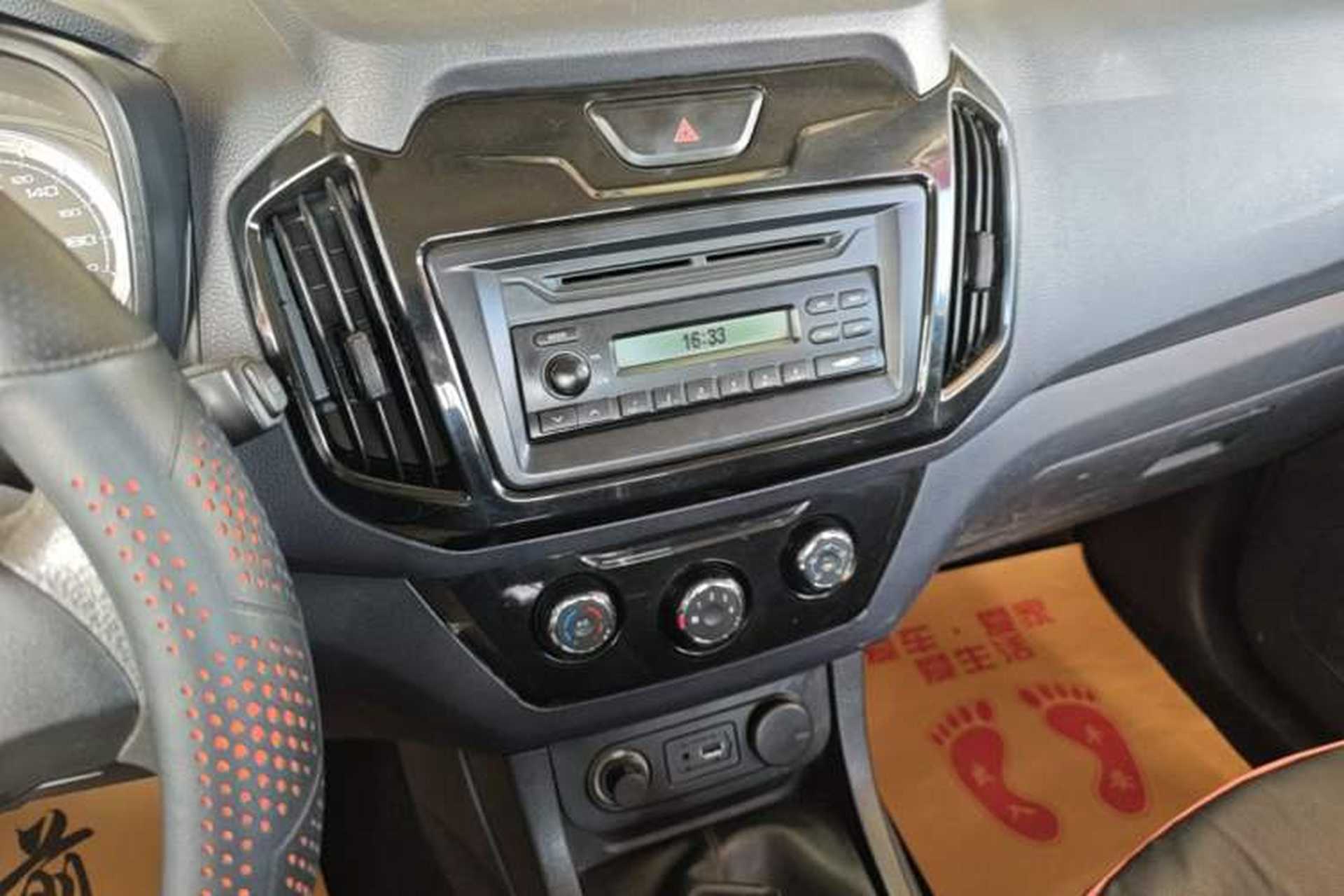 Used Isuzu JLM 2016 2.8T Two-Wheel Drive Luxury Version JE493ZLQ4CA Audio And AC Panel